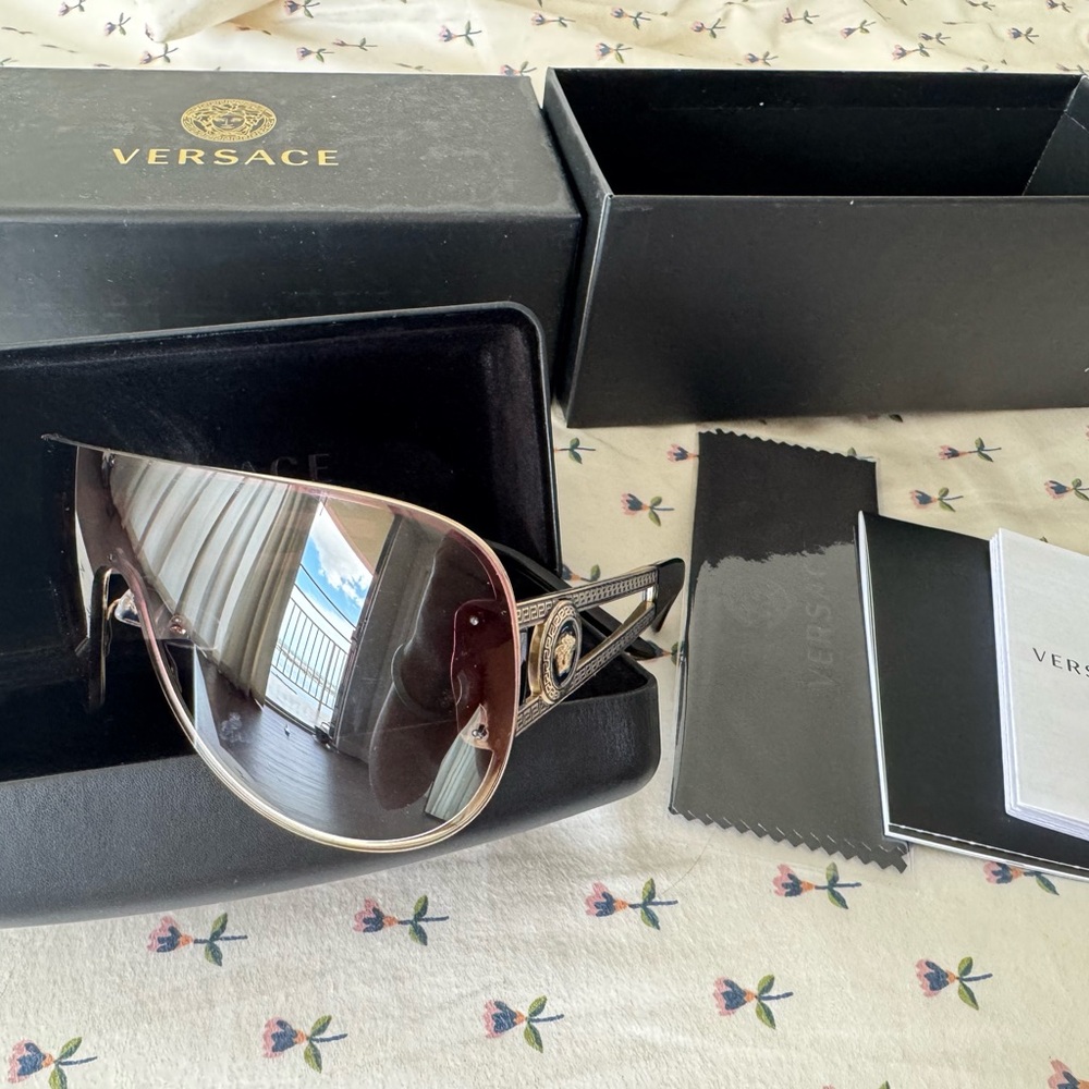 Full Packaging VERSACE Pilot Sunglasses 41mm - Picture 9 of 9